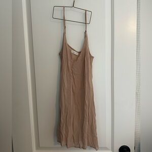 Doen Short Deep V-Neck Slip in Conch in XS